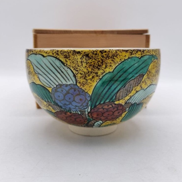 Tea Bowl Omoto (Japanese Sacred Lily) by Kutani Hosen